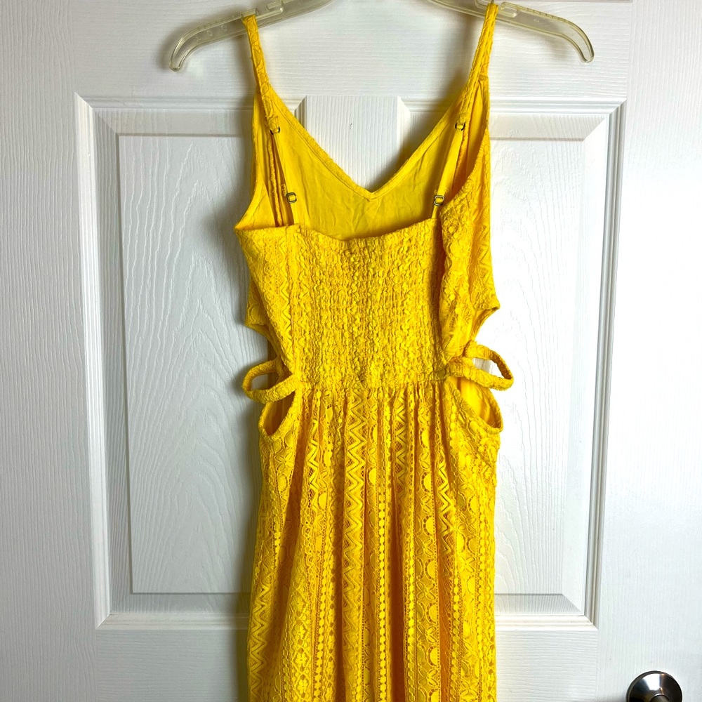 Yellow Lace Hollister Dress with Side Cut Outs - Picture 11 of 12